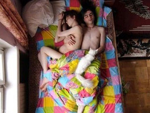 实拍<em>印尼女孩割礼</em>手术:割除一部分性器官_金羊