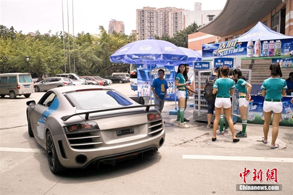 比赌球还伤心!IT男 开豪车到大学 校园 求爱 遭拒