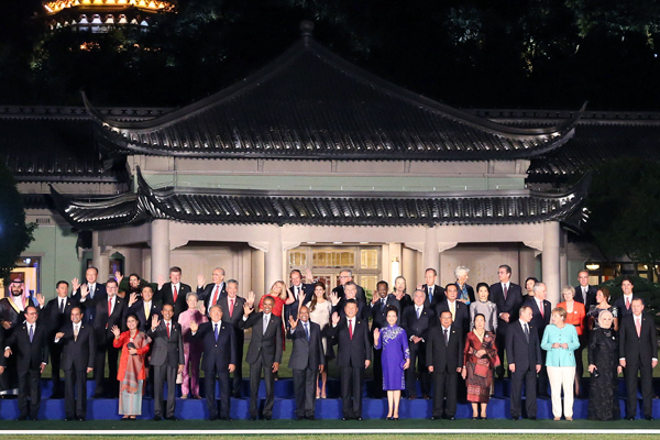 习近平和彭丽媛欢迎出席G20峰会的外方代表团团长及所有嘉宾