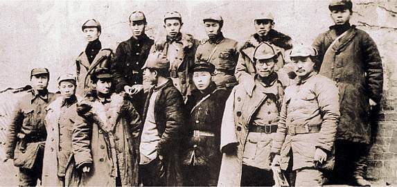 上将陈伯钧被钟伟用枪顶著脑门不许撤退真相