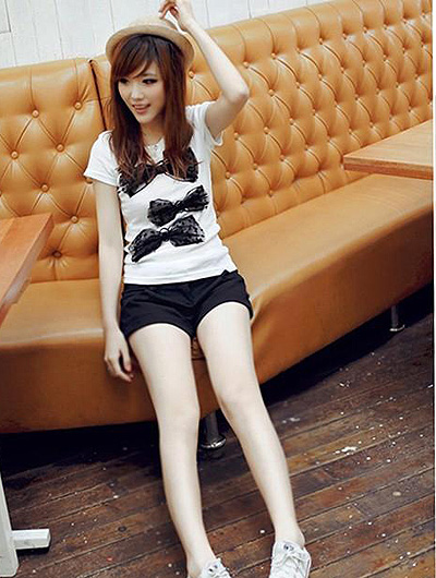 漂亮长腿美女校花拍性感内衣广告【组图】