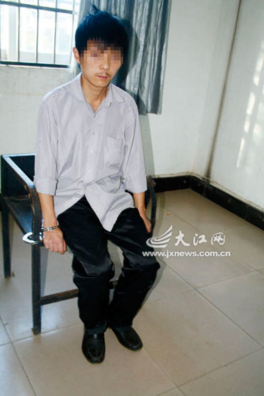 南昌<em>高校</em>男厨师专<em>偷</em>女生<em>内裤</em>自用一年偷700条