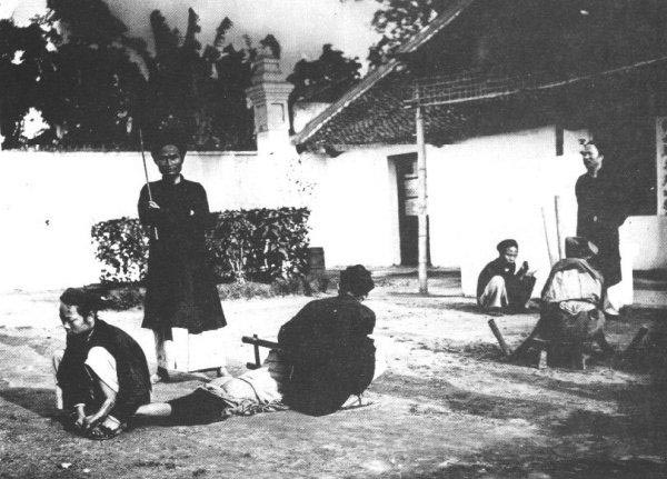 实拍古代<em>打屁股</em>笞刑现场_金羊文教_金羊网