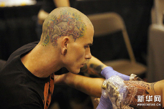 休斯顿举行世界最大<em>人体艺术</em>展(图)_粤语台