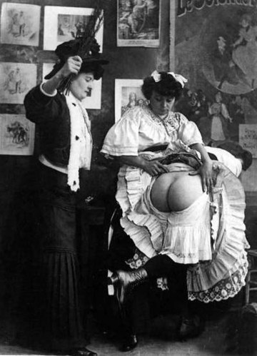 西方早期的淑女教育:脱掉裤子<em>打屁股</em>(组图)_文