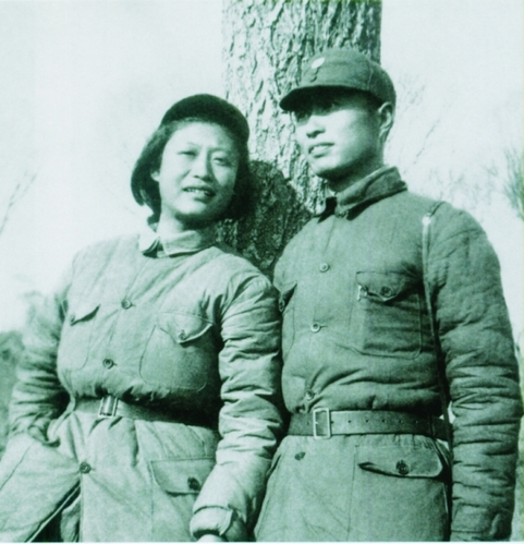 给爱情留影:开国上将张爱萍的夫妻自拍照