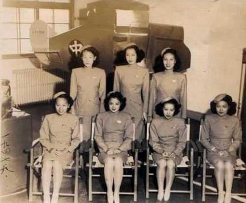 旧时中国的空姐招聘条件相当严格。据当时《申报》记载欧亚航空公司(中央航空公司的前身)1937年首次招聘空姐的条件是:年龄20—25岁之间、体貌端正、身高1.5米—1.7米之间、体重40—59公斤,能讲国语、粤语、英语,并能读写中英文字。