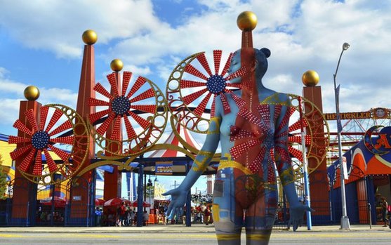 <em>人体艺术</em>家裸体<em>作画</em>隐身于城市_金羊网文化