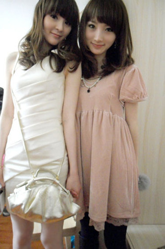 80后一对超人气姐妹花pk重庆最美双胞胎姐妹