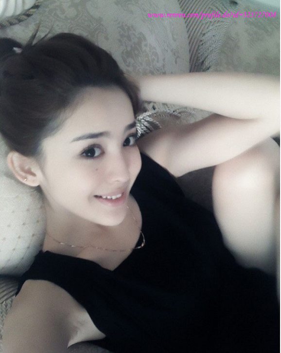 新疆<em>美女</em>北电考场外遭围观【组图】--金羊网