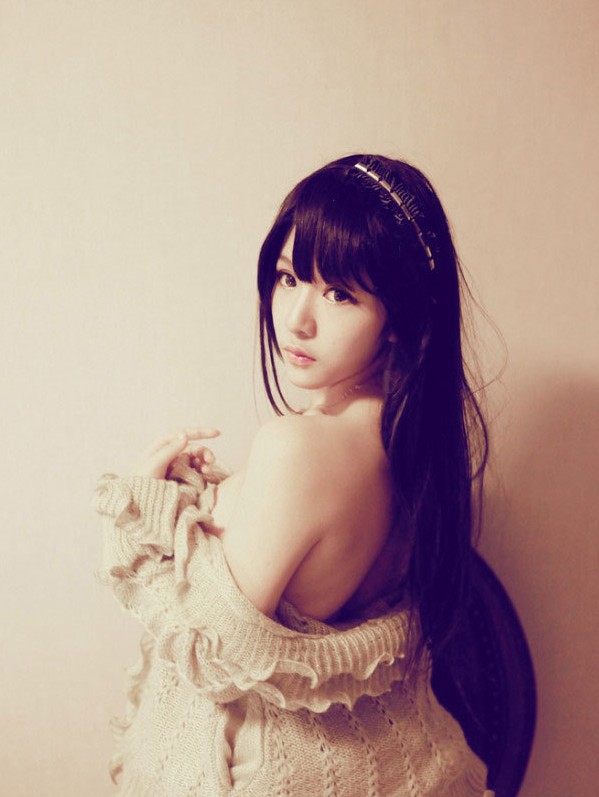 <em>内地瑶瑶</em>刁扬夏日写真 吃冰姿态秒杀宅男--金羊