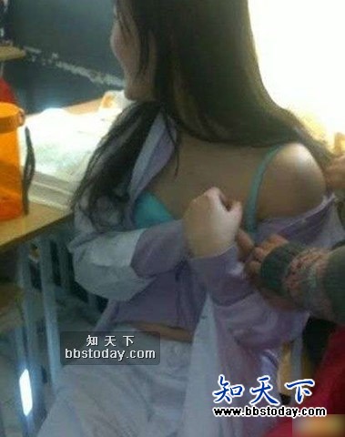 国内某<em>卫校</em>女生被扒光玩自拍【组图】