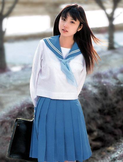 <em>日本</em>女<em>校服</em>个个是齐臀小<em>短裙</em>