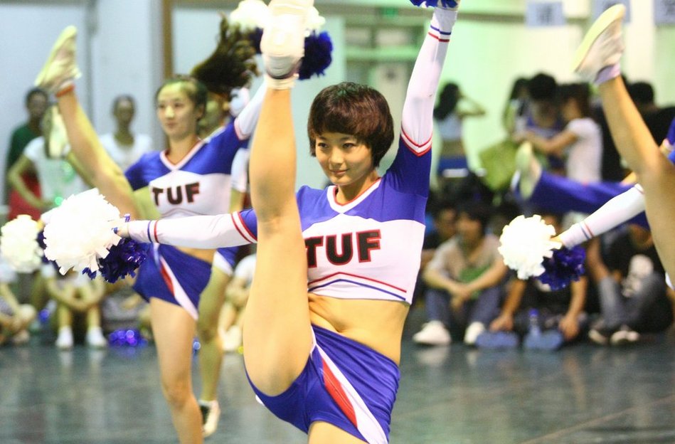 2012天津大运会啦啦操大<em>学生</em>们火热演练