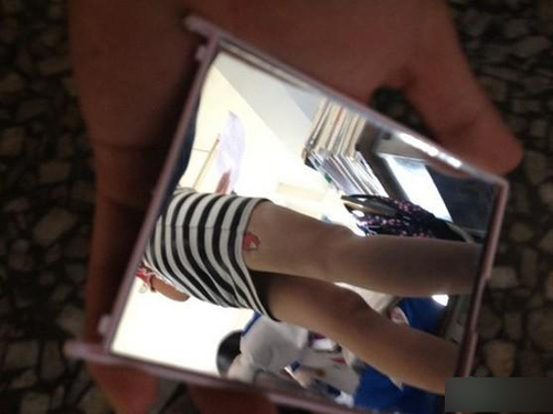 美女老师上课风险大还得注意防学生偷拍