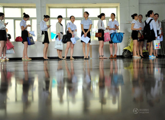 南航取消<em>英语</em>门槛应聘<em>空姐</em>人数翻十倍济南新闻