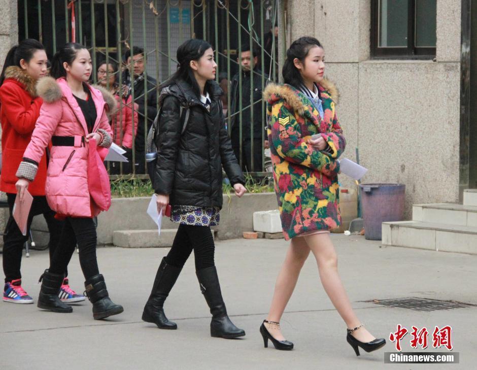 西安交大艺术<em>特长生</em>招考 <em>女生</em>寒冬光腿 - 金羊