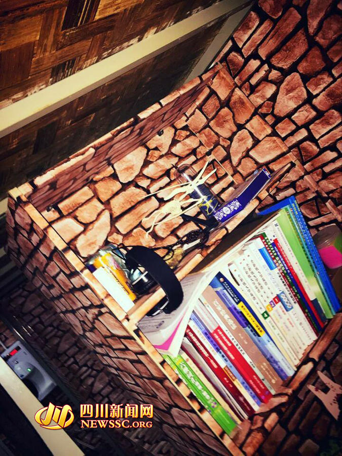 高校男生花千元打造土木风宿舍 酷炫走红