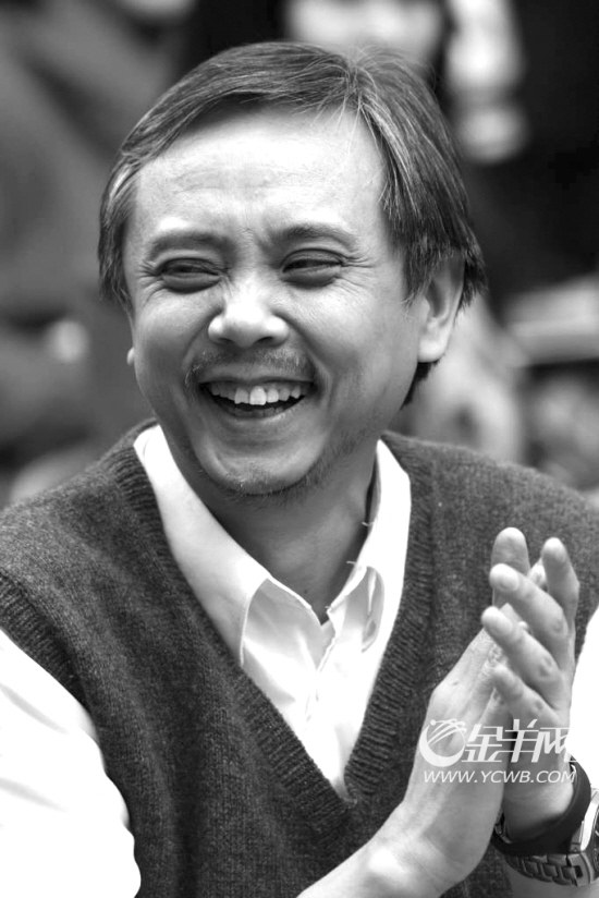  陈嘉上 :安以轩可以比巩俐更艳俗