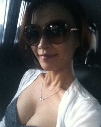 台湾籍AV女优观月雏乃发全裸自拍照 身材火辣