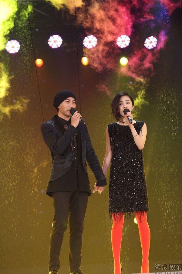 湖南春晚精彩图集 杨幂刘恺威牵手献唱