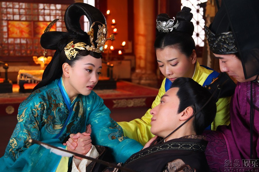 《<em>女相</em>》再曝亲密剧照 华丽再现唯美爱情_娱乐