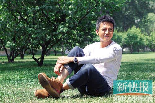 <em>邓超怎么头发都白了</em>_邓超为什么有白头发_邓