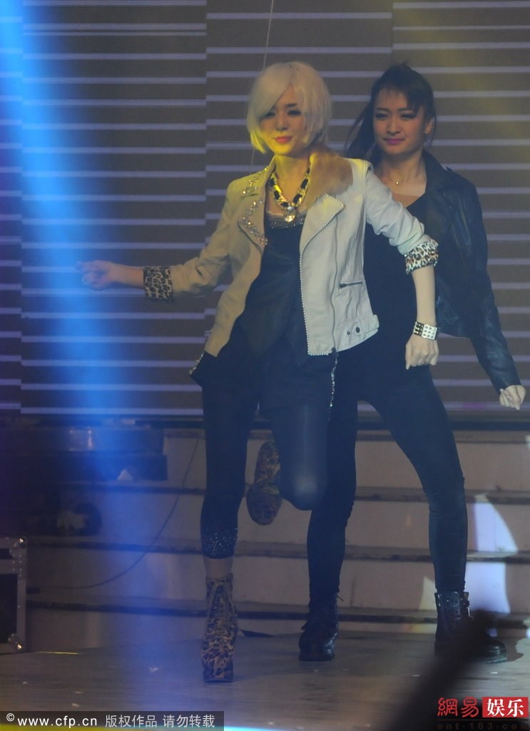 苍井空助阵沈阳夜店开业热舞