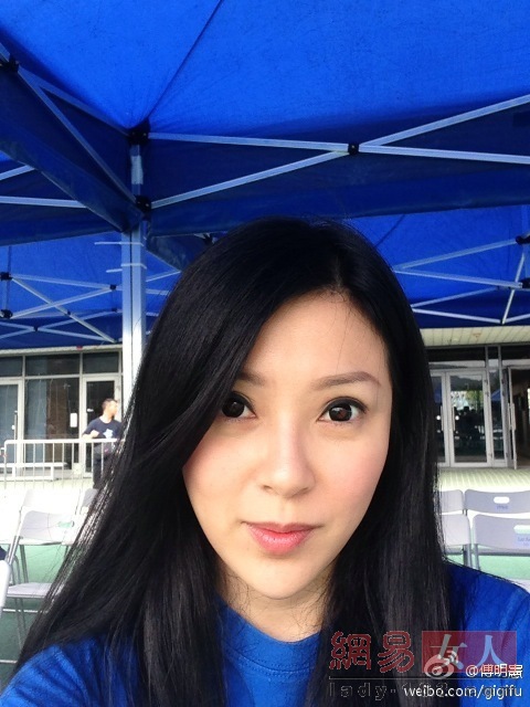 逍遥贵妇傅明宪疑整容 下巴尖得吓人(组图)