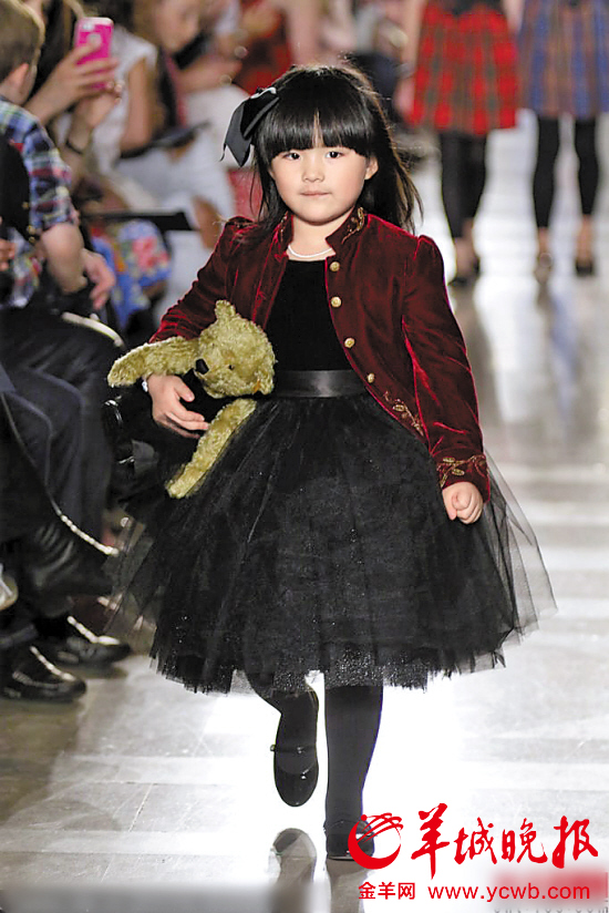 王诗龄国际T台秋冬款童装走秀 演绎 高大上