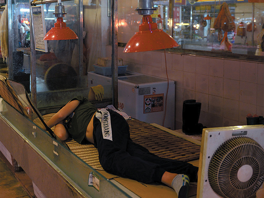 日本摸乳募捐图片