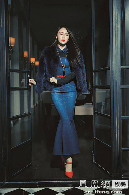  秦岚大片 展成熟女人魅力 红唇性感香肩迷人 - 