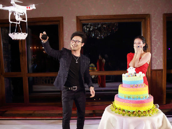 汪峰求婚空降 9克拉钻戒  章子怡落泪点头同意 