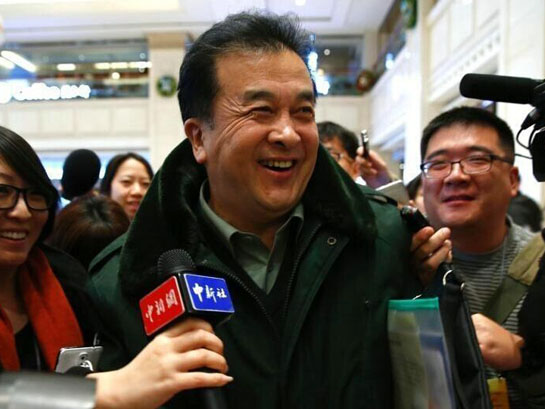 大衣哥晒ps全家福图片