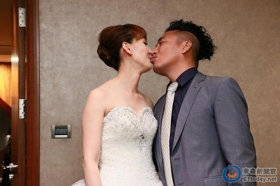 台男星民雄再婚娶女助理 全裸婚纱吸睛_金羊网新闻