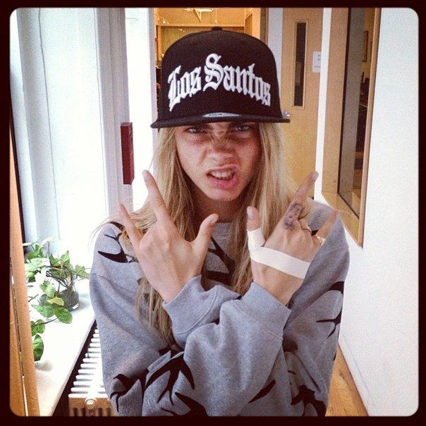 内衣超模入驻游戏 担任城市电台性感DJ