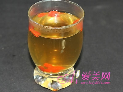 波霸嫩模松果儿图片