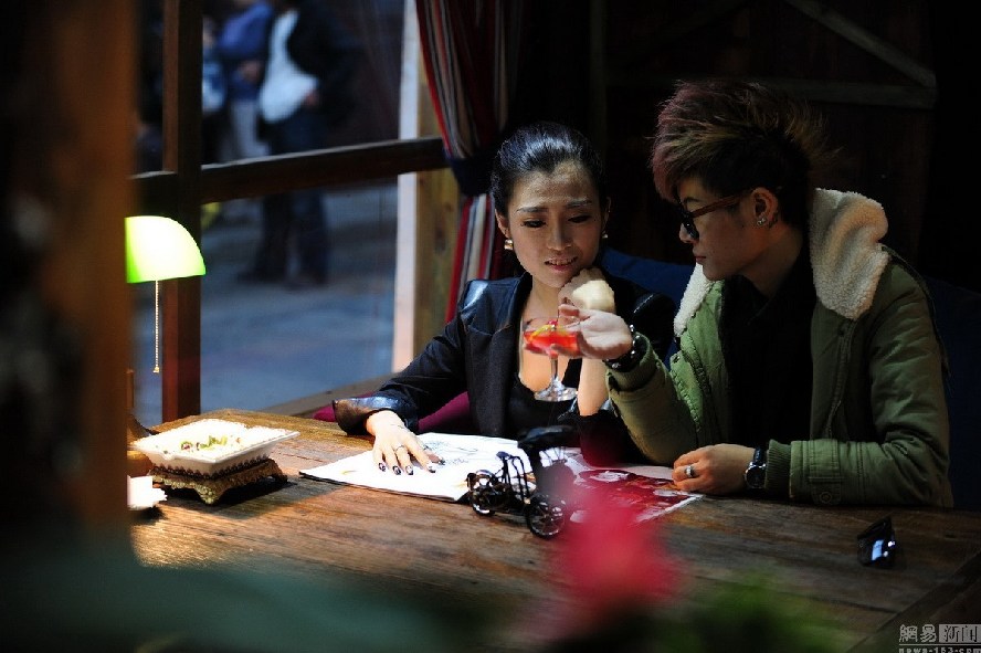 实拍<em>女同性恋</em>的<em>爱情故事</em> - 金羊网