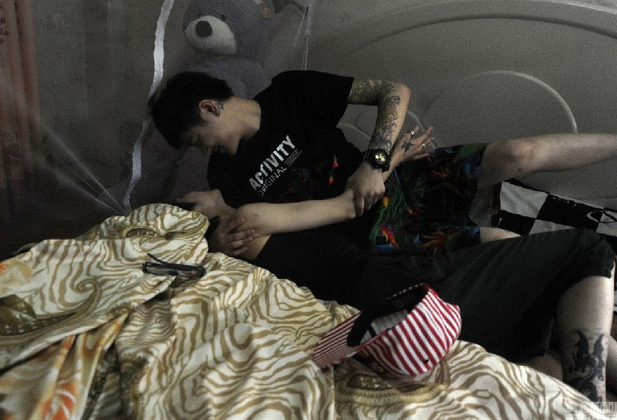 实拍<em>女同性恋</em>的<em>爱情故事</em> - 金羊网