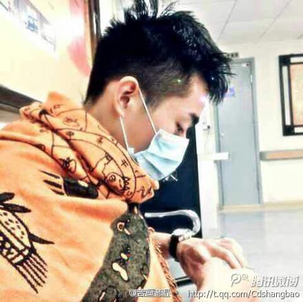 最帅交警身患<em>癌症</em> <em>头发掉</em>光【图】 - 金羊网