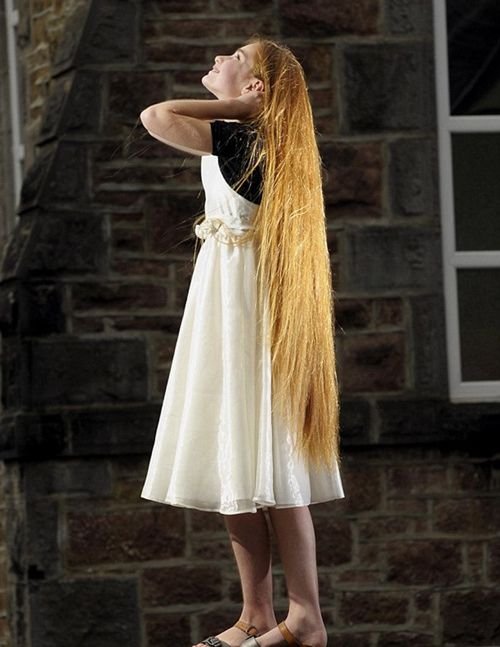 英国<em>1.5</em>米高<em>少女</em>长发及膝 洗头需1小时_金羊网