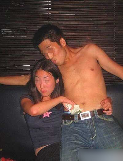 惊爆男妓为富婆服务全程