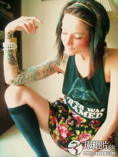 国外美女<em>大胆</em>秀另类纹身_金羊生活_金羊网
