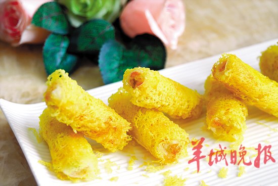 海蛎豆腐鲜汤_上汤什菇鲜竹卷_黄金海鲜卷(2)