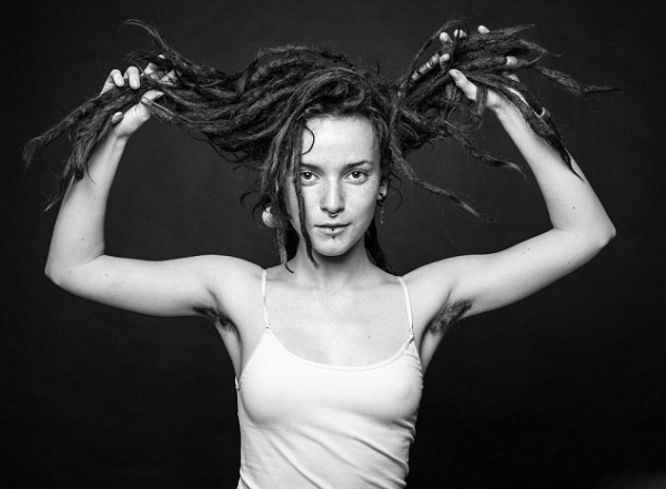 美大学教授:<em>女生</em>不剃<em>腋毛</em>可多拿学分_金羊网生