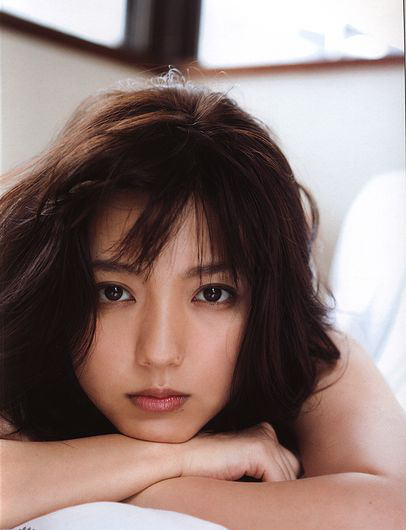 <em>日本性感萌妹</em>甜美写真 大玩湿身诱惑_金羊网生