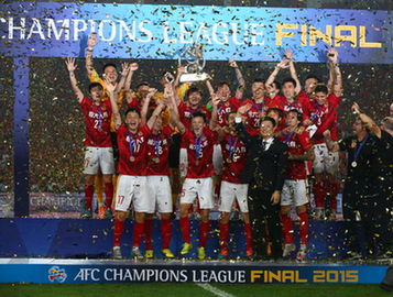 足球运动员王俊凯_迪拜足球运动员收入