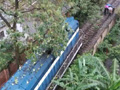  柳州市区一火车出轨冲进小区 幸无人员受伤(组图)