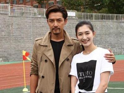  胡歌江疏影恋情曝光 女方海量生活照卖萌无边