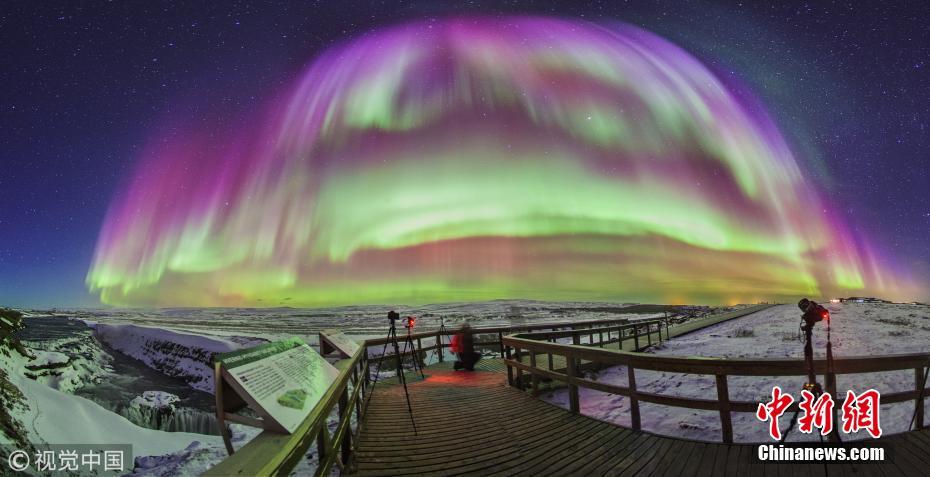 摄影学家实拍绝美北极光 感受星河灿烂宇宙奥秘
